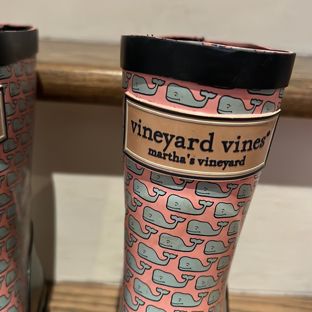 Vineyard Vines rain boots pink with whales - Picture 7 of 9